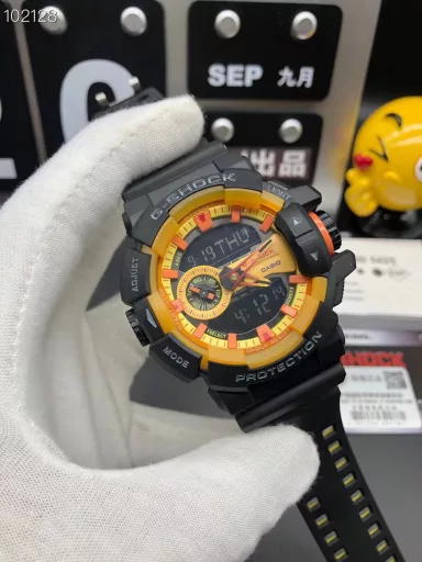 GA-400 hand-raise light Casio G-SHOCK--classic shockproof dial design👍In stock and shipped immediately, 45-degree automatic hand-raise light function with strong visual impact🙈LCD liquid crystal display💡Stopwatch speed function accurate to 1/1000 second⌛Shockproof📣Anti-magnetic💥200 meters waterproof🏊48 city time📲Countdown⏳Alarm clock⏰Fully automatic calendar and other powerful functions