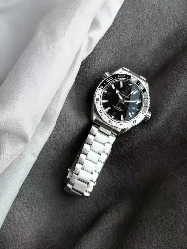 VS limited edition recommendation: Omega Seamaster series 215.30.44.22.01.001 watch, stainless steel bracelet case, bidirectional rotating bezel, black dial, 8906 automatic machinery, 43.5 mm.