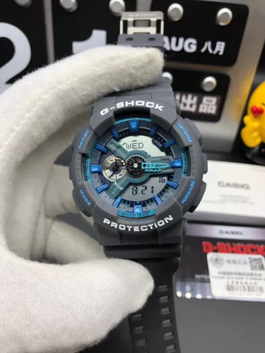GA-110 Hand-raise Light Casio G-SHOCK--Classic shockproof dial design👍In stock and shipped immediately, 45-degree automatic hand-raise light function with strong visual impact🙈LCD liquid crystal display💡Stopwatch speed function accurate to 1/1000 second⌛Shockproof📣Anti-magnetic💥200 meters waterproof🏊48 city time📲Countdown⏳Alarm clock⏰Fully automatic calendar and other powerful functions