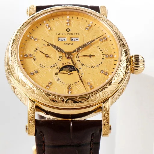 [Iron strokes and silver hooks, vigorous and powerful] High-value new products, simple. Retro. Exquisite craftsmanship!The best collection of the year - Patek Philippe Classic Super Complex Multifunctional Perpetual Calendar Function Watch. The team spent more than two years to carefully design, regardless of cost, dare to be the first, strive for perfection, overcome many difficulties, break through multiple technical bottlenecks, the movement model is CH 29-535 upgraded version, stable quality! [Strap] Classic Italian calfskin strap, clear texture, good texture. Paired with the top Patek Philippe lantern buckle on the market, universal original without pressure.The elegant Calatrava carved case is very individual, and the 42mm diameter is suitable for the size of the average male wrist, consistent with the counter, very business and casual.