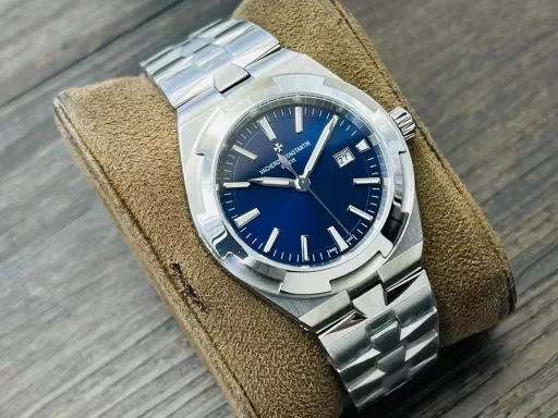 Vacheron Constantin's new Overseas automatic watch for women!1⃣️The new watch has a diameter of 35 mm, which is the same size as the original!2⃣️Equipped with the 9015 modified 1088/1 automatic winding movement, it highlights the slim and light sports style, like a delicate bracelet lingering around the wrist.3⃣️The watch is equipped with an integrated bracelet, which is composed of thin Maltese cross-shaped links, fitting the wrist like a second layer of skin.4⃣️Through the transparent case back, you can appreciate the rich decorative details that have been carefully carved.5⃣️Through the transparent case back, you can appreciate the rich decorative details that have been carefully carved. The bridge on one side of the case back is decorated with exquisite Geneva ripples. The iconic gold rotor of this series is decorated with a wind rose compass pattern, which symbolizes the spirit of never-ending travel and exploration with its graceful and endless dance.VC Factory's masterpiece is welcome to all goddesses! You deserve it!