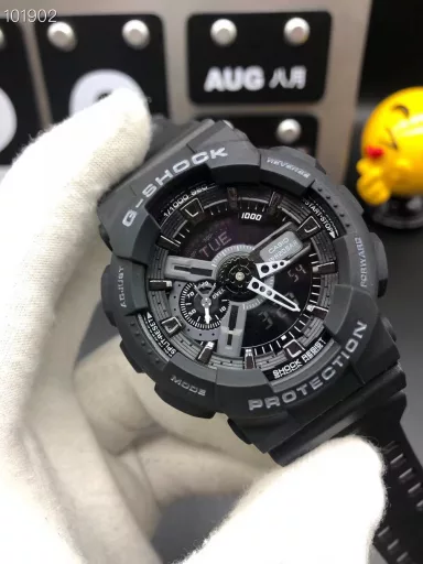 GA-110 Hand-raise Light Casio G-SHOCK--Classic shockproof dial design👍In stock and shipped immediately, 45-degree automatic hand-raise light function with strong visual impact🙈LCD liquid crystal display💡Stopwatch speed function accurate to 1/1000 second⌛Shockproof📣Anti-magnetic💥200 meters waterproof🏊48 city time📲Countdown⏳Alarm clock⏰Fully automatic calendar and other powerful functions