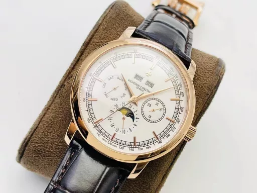 The highest version on the market, Vacheron Constantin Historical Masterpiece Series 3100V/000R_B422 Perpetual Calendar Multi-Function Watch!1⃣️Equipped with the same movement as the original, the balance wheel is exactly the same as the original, and all functions can be used normally.2⃣️Improved the curvature of the four corners of the case, the dial color curvature is more consistent, the 12 scales are polished more delicately, and the overall look is closer to the counter!3⃣️Paired with Italian cowhide to make the wrist more comfortable!TWS Factory boutique replica, please appreciate your appreciation