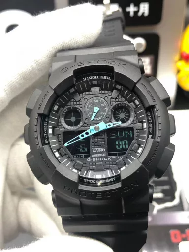 GA-110 Hand-raise Light Casio G-SHOCK--Classic shockproof dial design👍In stock and shipped immediately, 45-degree automatic hand-raise light function with strong visual impact🙈LCD liquid crystal display💡Stopwatch speed function accurate to 1/1000 second⌛Shockproof📣Anti-magnetic💥200 meters waterproof🏊48 city time📲Countdown⏳Alarm clock⏰Fully automatic calendar and other powerful functions