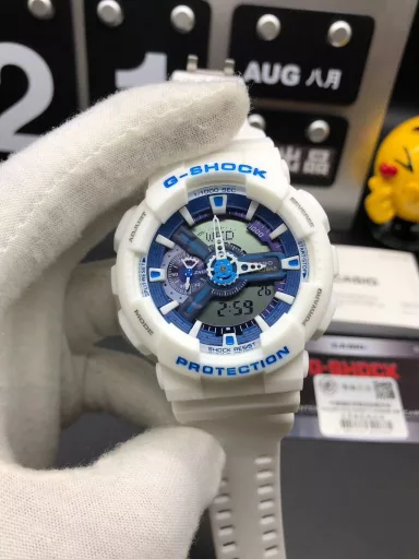 GA-110 Hand-raise Light Casio G-SHOCK--Classic shockproof dial design👍In stock and shipped immediately, 45-degree automatic hand-raise light function with strong visual impact🙈LCD liquid crystal display💡Stopwatch speed function accurate to 1/1000 second⌛Shockproof📣Anti-magnetic💥200 meters waterproof🏊48 city time📲Countdown⏳Alarm clock⏰Fully automatic calendar and other powerful functions