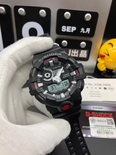 Hot selling GA-710 hand-raise light Casio G-SHOCK--classic shockproof dial design👍In stock and shipped immediately, 45-degree automatic hand-raise light function with strong visual impact🙈LCD liquid crystal display💡Stopwatch speed function accurate to 1/1000 second⌛Shockproof📣Anti-magnetic💥200 meters waterproof🏊48 city time📲Countdown⏳Alarm clock⏰Fully automatic calendar and other powerful functions
