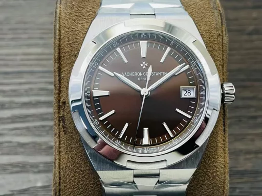 ppf Vacheron Constantin 4500 Overseas Series WatchIt is one of the top three steel kings along with Nautilus and Royal Oak! ! ![Case] ​​41mm stainless steel case, 11mm thick. Equipped with anti-magnetic soft iron device and screw-in crown, it can protect the watch from magnetic interference and ensure the accuracy of travel time. The polished stainless steel case has smooth lines and beautiful shape, which can be perfectly connected with the bracelet/strap, adding points to the watch's ornamental value.[Dial] The simple sunburst satin brushed crystal dial has a velvety smooth edge. Through the dial, you can see the reflection of the pointer on the dial, just like a clear lake, which is very beautiful. The 18K gold hour markers, hour hand and minute hand are all coated with white luminous coating, so that myopic people can read the time in a dark environment, ensuring the best readability.[Movement] The back-through process is adopted, and the operation of the movement can be directly observed. Equipped with the self-developed and manufactured 5100 automatic winding mechanical movement that is comparable to Vacheron Constantin, it contains 172 parts, 37 jewels, a vibration frequency of 28,800 times/hour (4 Hz), and is equipped with a 22K gold rotor (decorated with a wind rose compass pattern)[Strap] The most noteworthy point is the quick-release strap design. The metal strap is sporty and tough, and it is perfect for formal occasions.
