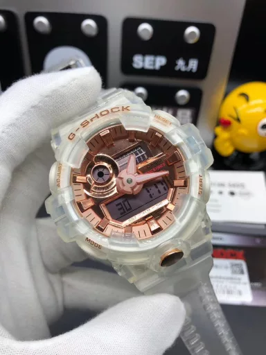 Hot selling GA-710 hand-raise light Casio G-SHOCK--classic shockproof dial design👍In stock and shipped immediately, 45-degree automatic hand-raise light function with strong visual impact🙈LCD liquid crystal display💡Stopwatch speed function accurate to 1/1000 second⌛Shockproof📣Anti-magnetic💥200 meters waterproof🏊48 city time📲Countdown⏳Alarm clock⏰Fully automatic calendar and other powerful functions📆