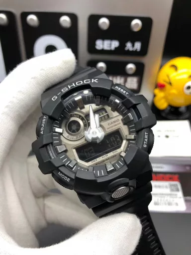 Hot selling GA-710 hand-raise light Casio G-SHOCK--classic shockproof dial design👍In stock and shipped immediately, 45-degree automatic hand-raise light function with strong visual impact🙈LCD liquid crystal display💡Stopwatch speed function accurate to 1/1000 second⌛Shockproof📣Anti-magnetic💥200 meters waterproof🏊48 city time📲Countdown⏳Alarm clock⏰Fully automatic calendar and other powerful functions