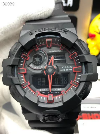 Hot selling GA-710 hand-raise light Casio G-SHOCK--classic shockproof dial design👍In stock and shipped immediately, 45-degree automatic hand-raise light function with strong visual impact🙈LCD liquid crystal display💡Stopwatch speed function accurate to 1/1000 second⌛Shockproof📣Anti-magnetic💥200 meters waterproof🏊48 city time📲Countdown⏳Alarm clock⏰Fully automatic calendar and other powerful functions📆