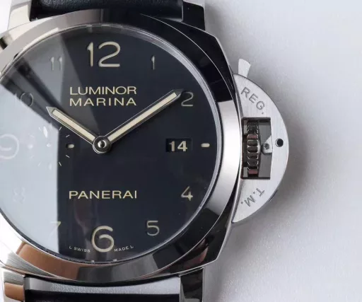 VS Panerai 359 V2 version synchronizes the original movement functions! Super luminous! Main upgraded movement functions:V1 hour hand cannot be adjusted separately V2 version upgraded hour hand can be adjusted separately Upgraded to the same as the originalV1 calendar can be adjusted quickly, V2 version upgraded calendar can be adjusted by hour hand Upgraded to the same as the originalMovement appearance design and thickness are closer, with a similarity of more than 95%
