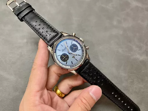The Breitling Top Time Spider-Man is a unique watch that combines extraordinary design. When the original Top Time was launched in the 1960s, the goal was clear: to create a series of 