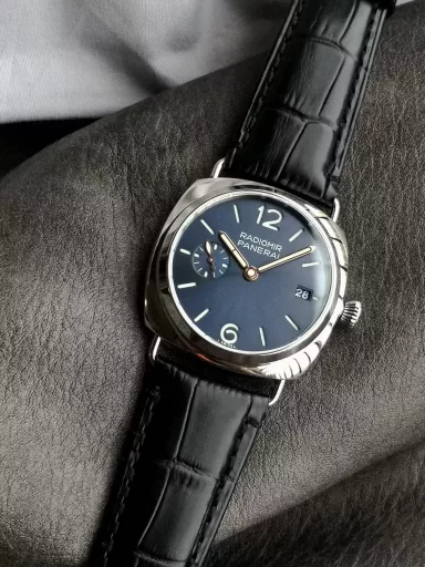 TTF Fresh Seafood Recommendation: Panerai Radell Series PAM01293 watch, stainless steel case with black Italian imported calfskin strap, sapphire crystal glass, blue dial with stick-shaped hour markers, luminous display. Equipped with P.900 automatic mechanical movement, size: 40 mm.