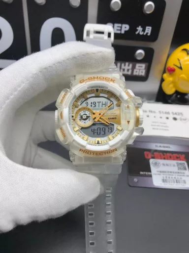 GA-400 hand-raise light Casio G-SHOCK--classic shockproof dial design👍In stock and shipped immediately, 45-degree automatic hand-raise light function with strong visual impact🙈LCD liquid crystal display💡Stopwatch speed function accurate to 1/1000 second⌛Shockproof📣Anti-magnetic💥200 meters waterproof🏊48 city time📲Countdown⏳Alarm clock⏰Fully automatic calendar and other powerful functions