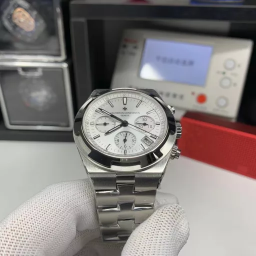 Vacheron Constantin Overseas Chronograph 5500V/110A-B075 watch equipped with a customized version of Cal. 5200 chronograph automatic mechanical movement, double-sided sapphire 42.5mm Vacheron Constantin