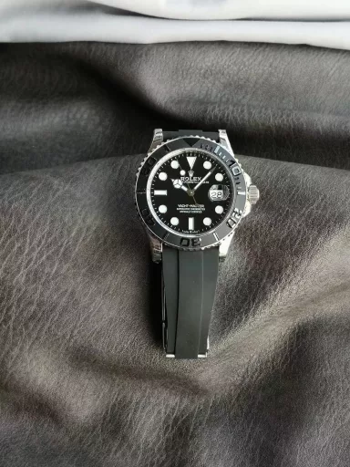 VS limited edition recommendation, Rolex Yacht-Master series m226659-0002 watch, stainless steel case with natural rubber strap, bidirectional rotating 60-minute scale outer ring with matte black Cerachrom ceramic bezel, polished three-dimensional numbers and scales, black lacquer, 18ct white gold hour markers, easy-to-read Chromalight luminous (long-lasting blue light), 18ct white gold hands, easy-to-read Chromalight luminous (long-lasting blue light), 3235 automatic machinery, 42 mm.