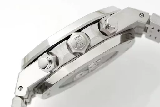 IPF new product is coming - Audemars Piguet 26331OR Royal Oak Multi-function Chronograph Mechanical Watch 41MM!Features: The case structure is consistent with the original authentic product, and the assembly method is consistent with the original, making the thickness thinner than before!The screw-in crown and the push-in chronograph button are consistent with the original, so it will not be fake at first glance! (Different from the market chronograph and reset buttons, which can only be pressed after the knob)1⃣️[Movement] 7750 modified original movement 6-digit small seconds The function is consistent with the original!2⃣️[Watch mirror] The mirror surface is the same as the original one. The sapphire glass mirror surface is placed at the same angle as the original, maintaining the same transparent brightness and consistent anti-glare effect!3⃣️[Case] ​​The case is made of stainless steel, using the original data to open the mold, top-level polishing, whether it is the texture or the texture, it is close to the original. After brushing and partial polishing, it flickers and shows a unique temperament of exquisiteness and toughness!4⃣️【Head grain】The most user-friendly loose head grain buffer ensures a better fit on the wrist and more comfortable to wear.5⃣️【Dial】Restores the exquisiteness of the authentic dial, the three-dimensional and neat 