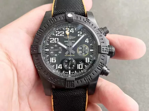 Breitling original one-to-one carbon fiber texture, the ultimate new work. The Breitling Avenger Hurricane series 45mm chronograph was purchased two years ago and disassembled for inspection. After many efforts by the watchmaker, it was finally cracked. It is made of Breitlight® material. Breitlight® is a thermoplastic resin with excellent high temperature resistance. It is a composite of polycarbonate and carbon fiber. The material is 3.3 times lighter than titanium and 5.8 times lighter than stainless steel, but it is stronger and can't be broken! It also has many advantages: scratches, polishing, corrosion resistance, anti-magnetic, anti-allergic, and has a warmer touch than metal, and presents the mottled visual effect of carbon fiber. (The raw materials are purchased in Switzerland, which is hard-won. Don't miss it if you like it) The real thing looks better