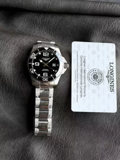VS Limited Edition: Longines Sports Series L3.781.4.56.6 watch, stainless steel case and bracelet, black ceramic, unidirectional rotating bezel, black sun-grained dial, 3 Arabic numerals and 10 synthetic gemstone hour markers, coated with Super-LumiNova®; rhodium-plated hour, minute and second hands, red chronograph hands, coated with Super-LumiNova®, equipped with L888 automatic machinery, 43 mm.