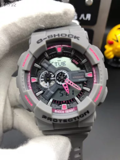GA-110 Hand-raise Light Casio G-SHOCK--Classic shockproof dial design👍In stock and shipped immediately, 45-degree automatic hand-raise light function with strong visual impact🙈LCD liquid crystal display💡Stopwatch speed function accurate to 1/1000 second⌛Shockproof📣Anti-magnetic💥200 meters waterproof🏊48 city time📲Countdown⏳Alarm clock⏰Fully automatic calendar and other powerful functions
