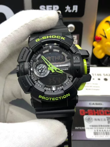 GA-400 hand-raise light Casio G-SHOCK--classic shockproof dial design👍In stock and shipped immediately, 45-degree automatic hand-raise light function with strong visual impact🙈LCD liquid crystal display💡Stopwatch speed function accurate to 1/1000 second⌛Shockproof📣Anti-magnetic💥200 meters waterproof🏊48 city time📲Countdown⏳Alarm clock⏰Fully automatic calendar and other powerful functions