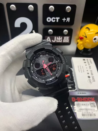 GA-110 Hand-raise Light Casio G-SHOCK--Classic shockproof dial design👍In stock and shipped immediately, 45-degree automatic hand-raise light function with strong visual impact🙈LCD liquid crystal display💡Stopwatch speed function accurate to 1/1000 second⌛Shockproof📣Anti-magnetic💥200 meters waterproof🏊48 city time📲Countdown⏳Alarm clock⏰Fully automatic calendar and other powerful functions