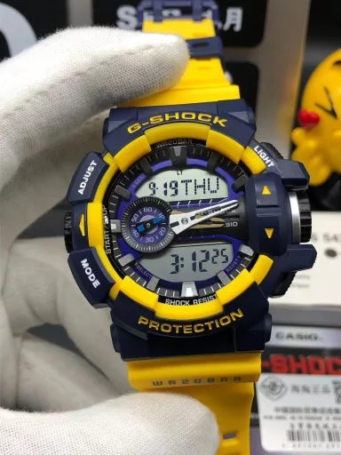 GA-400 hand-raise light Casio G-SHOCK--classic shockproof dial design👍In stock and shipped immediately, 45-degree automatic hand-raise light function with strong visual impact🙈LCD liquid crystal display💡Stopwatch speed function accurate to 1/1000 second⌛Shockproof📣Anti-magnetic💥200 meters waterproof🏊48 city time📲Countdown⏳Alarm clock⏰Fully automatic calendar and other powerful functions