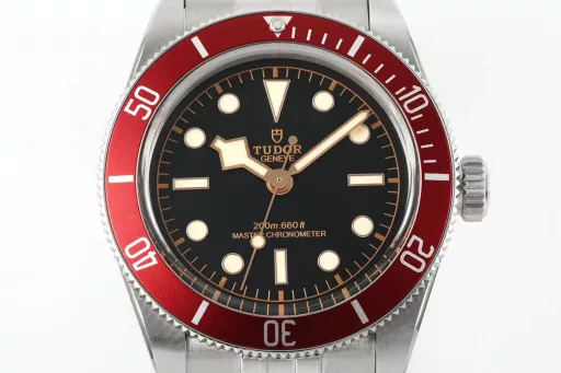ZF Factoty presents ingenuity! TUDOR's new Biwan 41MM watch reinterprets the brand's diving watch masterpiece.[Case] ​​41mm diameter, paying tribute to the classic Tudor diving watch.Following the 