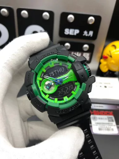 GA-400 hand-raise light Casio G-SHOCK--classic shockproof dial design👍In stock and shipped immediately, 45-degree automatic hand-raise light function with strong visual impact🙈LCD liquid crystal display💡Stopwatch speed function accurate to 1/1000 second⌛Shockproof📣Anti-magnetic💥200 meters waterproof🏊48 city time📲Countdown⏳Alarm clock⏰Fully automatic calendar and other powerful functions