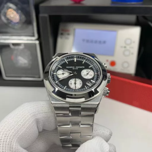 Vacheron Constantin Overseas Chronograph 5500V/110A-B075 watch equipped with a customized version of Cal. 5200 chronograph automatic mechanical movement, double-sided sapphire 42.5mm Vacheron Constantin