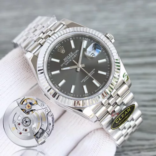Clean factory/C factory Rolex Datejust series mechanical men's watch, genuine original mold 🎮DG11: Equipped with a one-to-one super 3235 integrated movement, 72 hours of power, no card movement decoration, and extremely stable movement2: The entire watch is 904L stainless steel / with AR factory steel band and IP vacuum electroplated platinum teeth ring / free replacement if discoloration3: The dial color is infinitely close to the original4: The only calendar font matching in the entire market. Subsequent comparison of the authenticity of the fonts from 1 to 31 🎮5: The only one that can achieve luminous hands/luminous words and nails, and achieve the same color because they are all processed by third-party factories + self-purchased Swiss c1+c3 luminous powder6: Word nails/crown mark nails are all platinum electroplatedAlthough there are not many clean styles, almost all of them are fine products, completely solving most of the pain points of the diary in the world, just for the ultimate clean-datejust 🎮Three heroes recommend exquisite men's mechanical watches SJ carefully creates super-realistic real-life pictures for you