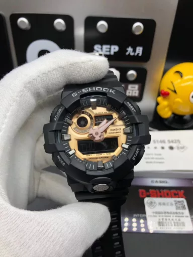 Hot selling GA-710 hand-raise light Casio G-SHOCK--classic shockproof dial design👍In stock and shipped immediately, 45-degree automatic hand-raise light function with strong visual impact🙈LCD liquid crystal display💡Stopwatch speed function accurate to 1/1000 second⌛Shockproof📣Anti-magnetic💥200 meters waterproof🏊48 city time📲Countdown⏳Alarm clock⏰Fully automatic calendar and other powerful functions