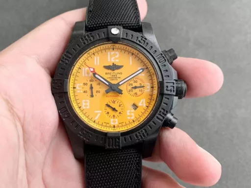 Breitling original one-to-one carbon fiber texture, the ultimate new work. The Breitling Avenger Hurricane series 45mm chronograph was purchased two years ago and disassembled for inspection. After many efforts by the watchmaker, it was finally cracked. It is made of Breitlight® material. Breitlight® is a thermoplastic resin with excellent high temperature resistance. It is a composite of polycarbonate and carbon fiber. The material is 3.3 times lighter than titanium and 5.8 times lighter than stainless steel, but it is stronger and can't be broken! It also has many advantages: scratches, polishing, corrosion resistance, anti-magnetic, anti-allergic, and has a warmer touch than metal, and presents the mottled visual effect of carbon fiber. (The raw materials are purchased in Switzerland, which is hard-won. Don't miss it if you like it) The real thing looks better