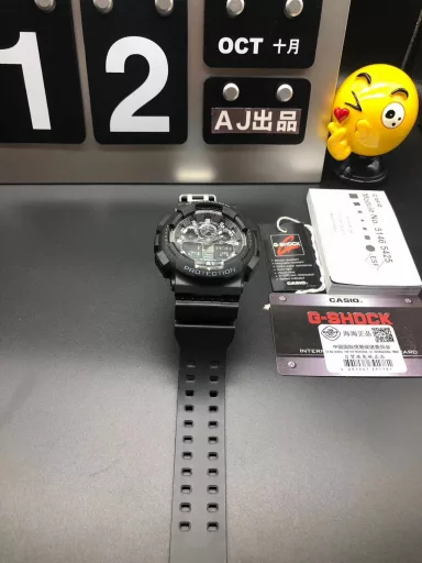GA-110 Hand-raise Light Casio G-SHOCK--Classic shockproof dial design👍In stock and shipped immediately, 45-degree automatic hand-raise light function with strong visual impact🙈LCD liquid crystal display💡Stopwatch speed function accurate to 1/1000 second⌛Shockproof📣Anti-magnetic💥200 meters waterproof🏊48 city time📲Countdown⏳Alarm clock⏰Fully automatic calendar and other powerful functions