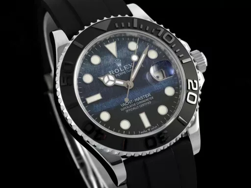 Super Factory's latest 18k gold-plated Yacht-Master, the highest version of the Yacht-Master 42MM series (Platinum Yacht, Gold Yacht) on the market. The counterweighted Yacht launched this time uses real materials. In order to maintain the original 11.8MM thickness, Super refused to thicken and weight the bottom cover, and used imported 904L stainless steel to create an integrated case. The whole body uses the real IP vacuum 18k (gold/platinum) gold-plated process, and comes with a certificate and an identification code. The color of gold and platinum is more consistent than any other mother-and-child factory in the market, and the appearance is truly color-free and material-free! The weight of the whole watch is 144 grams, saying goodbye to the fake era at first glance. The actual texture is far superior to any factory version on the market, and the heavy feeling is almost the same as the original!The configuration of Super is as follows:1️⃣The dial is made of enamel material, the correct color black paint surface, the font thickness, and the three-dimensional sense of the watch is restored; the pointer is polished with special craftsmanship, neat and sharp without burrs; the scale and pointer are imported Chromalight luminous (long-lasting blue light)!2️⃣The bidirectional rotating 60-minute scale outer ring is equipped with a matte black Cerachrom ceramic bezel, polished three-dimensional numbers and scales are synchronized with the watch, and the precision instrument adjusts the rotation damping of the bezel, 1:1 restores the texture of the watch!3️⃣The latest Super is equipped with high-performance rubber-coated elastic metal sheets. After many wearing experiences, the wearing effect is very comfortable; 1:1 folding Oyster safety buckle, the inside of the buckle can be pushed and pulled for fine adjustment, which is very convenient!4️⃣Equipped with an exclusive customized Cal.3235 paramagnetic blue hairspring movement, high-performance shock-absorbing device, and the power storage time is synchronized with the original!Super factory configures an NFC warranty card before leaving the factory: the code inside the case is unique to each watch and no code is repeated. Super is all about the ultimate and new heights!