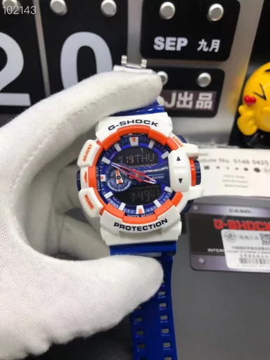 GA-400 hand-raise light Casio G-SHOCK--classic shockproof dial design👍In stock and shipped immediately, 45-degree automatic hand-raise light function with strong visual impact🙈LCD liquid crystal display💡Stopwatch speed function accurate to 1/1000 second⌛Shockproof📣Anti-magnetic💥200 meters waterproof🏊48 city time📲Countdown⏳Alarm clock⏰Fully automatic calendar and other powerful functions