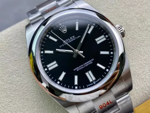 EW Rolex Oyster Constant Motion 41 series1⃣️ with the new Rolex 3230 movement;2⃣️ same thickness as original 12mm: diameter 41mm;3⃣️ grinding nail; Top Swiss ice blue luminous, consistent with the original Rolex luminous;4⃣️ Super 904 steel; Sapphire glass;5⃣️ top workmanship, each strap and ear perfectly fit, giving the highest comfort of the wrist;Every extreme detail is EW factory ingenuity development sincerity!!