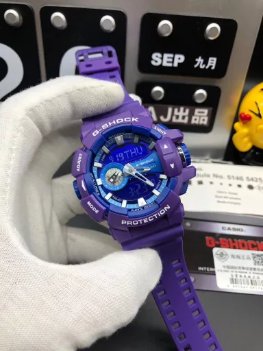 GA-400 hand-raise light Casio G-SHOCK--classic shockproof dial design👍In stock and shipped immediately, 45-degree automatic hand-raise light function with strong visual impact🙈LCD liquid crystal display💡Stopwatch speed function accurate to 1/1000 second⌛Shockproof📣Anti-magnetic💥200 meters waterproof🏊48 city time📲Countdown⏳Alarm clock⏰Fully automatic calendar and other powerful functions