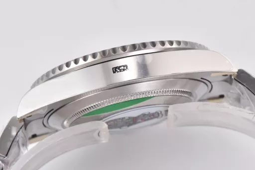 Clean factory/C factory Rolex 126610submariner1: Equipped with a one-to-one super 3235 integrated movement, no card movement decoration, and extremely stable movement2: The entire watch is made of 904L stainless steel / with an AR factory steel band3: The dial uses the market's exclusive 