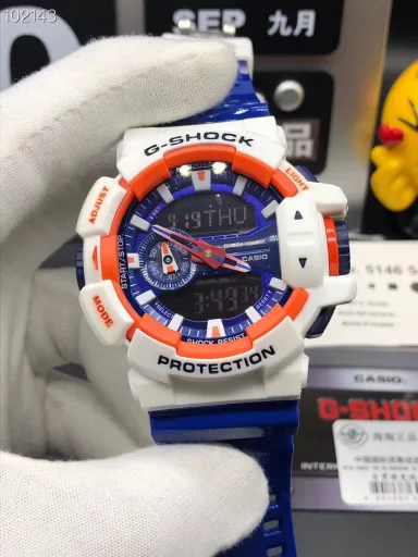 GA-400 hand-raise light Casio G-SHOCK--classic shockproof dial design👍In stock and shipped immediately, 45-degree automatic hand-raise light function with strong visual impact🙈LCD liquid crystal display💡Stopwatch speed function accurate to 1/1000 second⌛Shockproof📣Anti-magnetic💥200 meters waterproof🏊48 city time📲Countdown⏳Alarm clock⏰Fully automatic calendar and other powerful functions