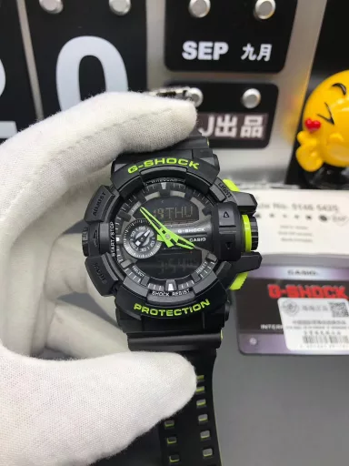 GA-400 hand-raise light Casio G-SHOCK--classic shockproof dial design👍In stock and shipped immediately, 45-degree automatic hand-raise light function with strong visual impact🙈LCD liquid crystal display💡Stopwatch speed function accurate to 1/1000 second⌛Shockproof📣Anti-magnetic💥200 meters waterproof🏊48 city time📲Countdown⏳Alarm clock⏰Fully automatic calendar and other powerful functions