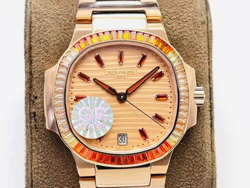 GR Patek Philippe Nautilus women's watch launches a new jewelry style watch!Free travel-friendly custom watch box!1⃣️ The octagonal bezel is inlaid with 68 rectangular spessartine garnets in a double row, showing a double gradient effect from cognac (12 o'clock and 6 o'clock) to champagne (9 o'clock and 3 o'clock). The dial is inlaid with pointed cognac spessartine hour markers. Between the light and shadow, this rare masterpiece shows modern charm.2⃣️ The dial is decorated with the unique wave pattern of the Nautilus women's watch to ensure clarity and legibility, reflecting Patek Philippe's pursuit of readability, even for jewelry watches.3⃣️ The watch is customized 9015 to 324SC automatic winding mechanical movement. The movement window date display. Large center second hand.4⃣️ The dial is rose gold-plated dial, 