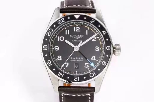 Longines launches the new Spirit Pioneer ZuIu Time watch!1⃣️Diameter 42 mm, frosted lettering, frosted ceramic bezel, bidirectional rotation, synchronized with the official website!2⃣️The bezel is decorated with black, green and blue ceramic inlays, marked with 24-hour scale and Super-LumiNova fluorescent inverted triangle, indicating the time information of the second time zone.3⃣️The disk is also decorated with a flying wing hourglass pattern and five star reliefs. There is a date window at 6 o'clock.4⃣️The sapphire crystal mirror is slightly arched, and both the inside and outside are treated with anti-glare coating. The bidirectional rotation is precise and smooth. The watch is equipped with a screw-in crown that is easy to grip and adjust, and the sealed case back is fixed by 6 screws, with excellent water resistance of 100 meters.5⃣️Stainless steel bracelet or brown/yellow/blue Italian calfskin, with a safety buckle, excellent, comfortable and sturdy.6⃣️The 2836 movement is modified into the original L844.4 automatic winding movement, which can provide up to 48 hours of power reserve and is certified by the Swiss Official Observatory (COSO).Welcome all watch friends to appreciate it!