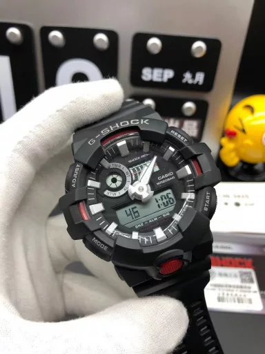 Hot selling GA-710 hand-raise light Casio G-SHOCK--classic shockproof dial design👍In stock and shipped immediately, 45-degree automatic hand-raise light function with strong visual impact🙈LCD liquid crystal display💡Stopwatch speed function accurate to 1/1000 second⌛Shockproof📣Anti-magnetic💥200 meters waterproof🏊48 city time📲Countdown⏳Alarm clock⏰Fully automatic calendar and other powerful functions