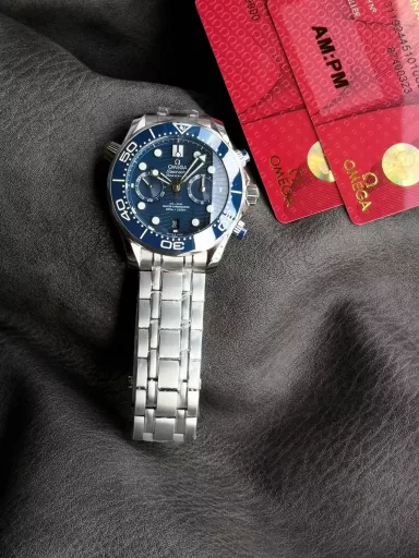 OM: Omega Seamaster 210.30.44.51.03.001 watch, stainless steel case and bracelet, stainless steel, white enamel diving scale polished blue ceramic bezel, blue ceramic, decorated with laser engraved ripple pattern, small dial pointer rhodium-plated, all other pointers and hour markers are covered with white Super-LumiNova luminous coating, equipped with 9900 automatic mechanical movement, size: 44 mm.