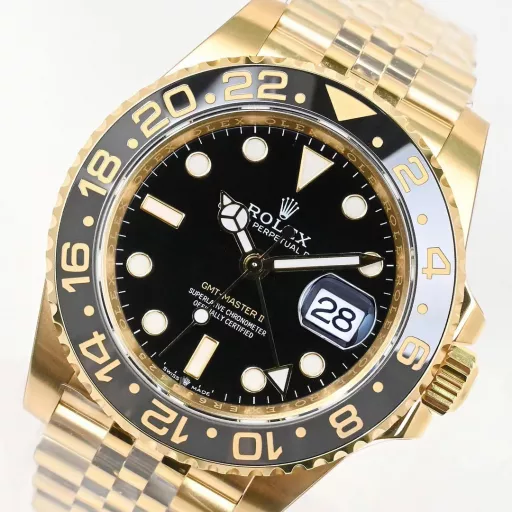 EW [2023 Masterpiece] Rolex Greenwich 40 Series① Equipped with 3285 movement, the hour hand can be adjusted, the calendar can be adjusted by the hour hand, and all original functions can be restored, with stable and reliable quality;② Bezel: high-tech integrated ceramic outer bezel, with gold font;③ Case: the size and thickness are consistent with the original, with a thickness of only 12mm; ④ Lettering: top Swiss ice blue luminous, polished letter nails, color matching;⑤ Glass: sapphire glass with 2.5x magnifying glass effect, transparent glass;⑥ Steel band: 904 stainless steel strap, new five-section splicing grain, all parts are electroplated with thick gold, and there is no blank on the side;EW products must be fine products, and every extreme detail is the sincerity of the EW factory's ingenuity development;