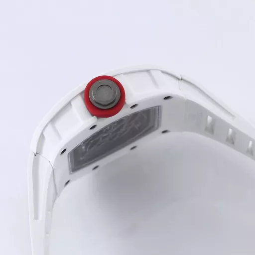 BBR RM0551⃣️Case: The white ceramic case is the same as the original. The chamfer details of the case are reduced to be exactly the same as the original, the bottom cover is reduced to see the light, and only the glass sees the light. The details are also one of the most correct versions at present! Upgrade a few details and it looks more like the original.2⃣️Movement: Redevelop the original RMUL2 integrated movement, and the balance wheel of the double barrel movement is clearly visible and moves. Say goodbye to the fake splint movement at first glance!3⃣️Watch diameter: The size is the same as the original 49.90X42.70 mm, and the thickness is 13.5MM4⃣️Watch mirror material: sapphire crystal mirror double anti-glare effect.5⃣️Watch strap material: natural rubber watch strap!6⃣️Watch buckle: original latest version folding buckleRichard Mille not only has exquisite watchmaking craftsmanship and is loyal to the spirit of traditional watches, but also advocates breaking through existing rules and regulations, exploring new heights of watchmaking craftsmanship, and integrating new elements of the new century into traditional craftsmanship. Comfortable, shock-resistant, durable, accurate and lightweight watches have become a 