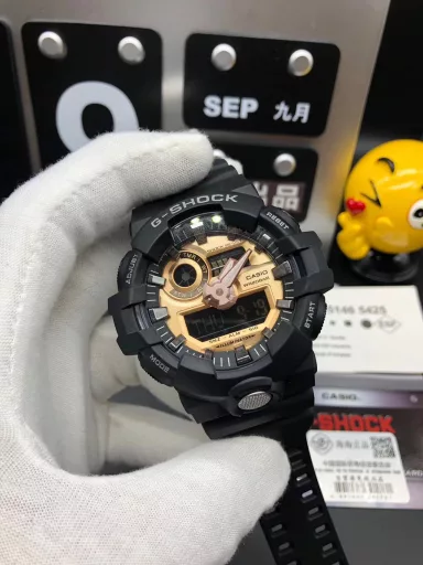 Hot selling GA-710 hand-raise light Casio G-SHOCK--classic shockproof dial design👍In stock and shipped immediately, 45-degree automatic hand-raise light function with strong visual impact🙈LCD liquid crystal display💡Stopwatch speed function accurate to 1/1000 second⌛Shockproof📣Anti-magnetic💥200 meters waterproof🏊48 city time📲Countdown⏳Alarm clock⏰Fully automatic calendar and other powerful functions