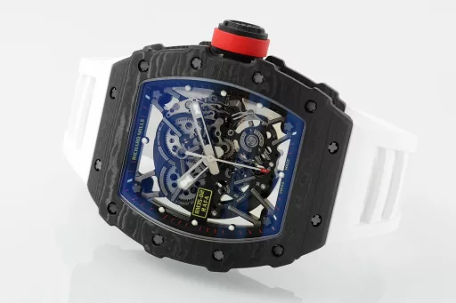 ZF.Factory once again amazed the watch industry and officially opened a new milestone for RM35-02!1) Case: The watch is made of high-tech TPT [quartz fiber] material, with a size of 49.94*44.5MM and a thickness of no more than 45μm. The silica fiber layer is interwoven with special resin fibers through a special automated control system. The fibers between the layers are interwoven at a 45-degree angle. After being heated to 120 degrees Celsius in a three-stage high-temperature flame furnace, they are sent to ProArt for processing and molding. Natural quartz fiber is white, light in texture, and has super impact resistance, non-allergic and UV resistance.2) Movement: Equipped with the newly developed Calibre RMAL1 integrated movement, the movement base and bridge are made of grade 5 titanium alloy sandblasting process, and are treated with PVD/Titaly to ensure maximum rigidity and smooth surface. The unique variable geometry balance wheel can speed up or slow down the winding by adjusting the position of six different wings. The inertial balance wheel oscillates at a frequency of 28800VPH and is equipped with a double barrel system to ensure greater and more stable torque. It also provides a 55-hour power reserve.More importantly, the newly released RMAL1 integrated movement of ZF is the only one in the market that uses real white gemstones on the upper and lower parts of the balance wheel on an integrated base. It is genuine and affordable! This is also the biggest difference from the patch gemstones on the market (other manufacturers)! This is a huge leap forward in ZF's research and development!