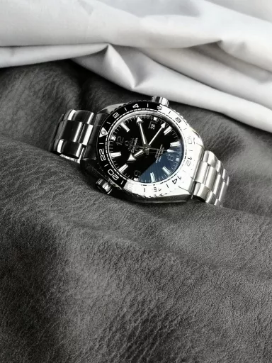 VS limited edition recommendation: Omega Seamaster series 215.30.44.22.01.001 watch, stainless steel bracelet case, bidirectional rotating bezel, black dial, 8906 automatic machinery, 43.5 mm.